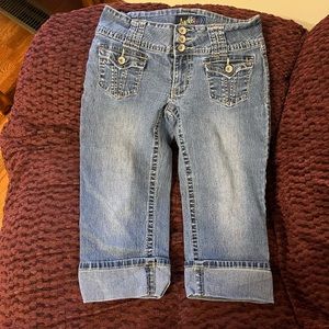 4/$25 Capri pants excellent condition!!